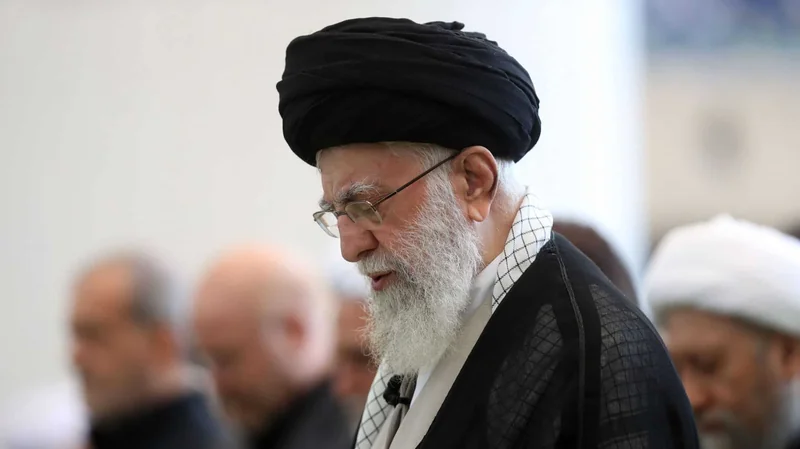 Los dirigentes iraníes rinden tributo al difunto guía supremo Alí Jamenei