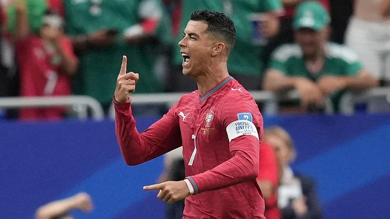 Cristiano Ronaldo silencia críticas con doblete y Portugal golea 5-0 a Uzbekistán