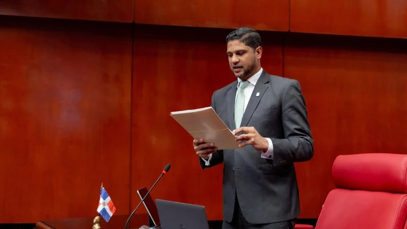 Senador niega que se haya planteado aplicar nuevos impuestos a la población