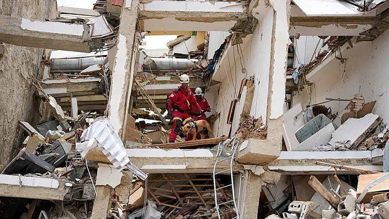 Cifras de muertos sube a 3,500 tras devastadores terremotos en Venezuela