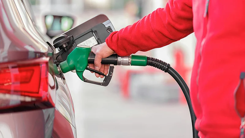 Gobierno baja precios de GLP y combustibles regulares