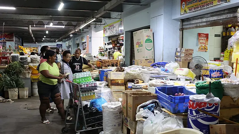Altos precios reducen las ventas en mercados de la capital y golpean el presupuesto familiar