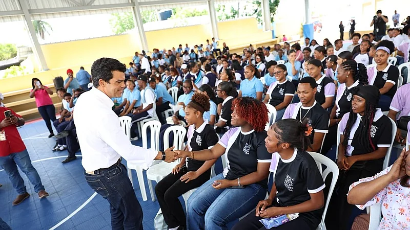 Wellington Arnaud socializa en Boca Chica proyecto de saneamiento que iniciará el 15 de julio