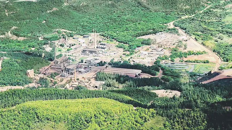 Empleados desvinculados de Falconbridge Dominicana reclaman prestaciones laborales