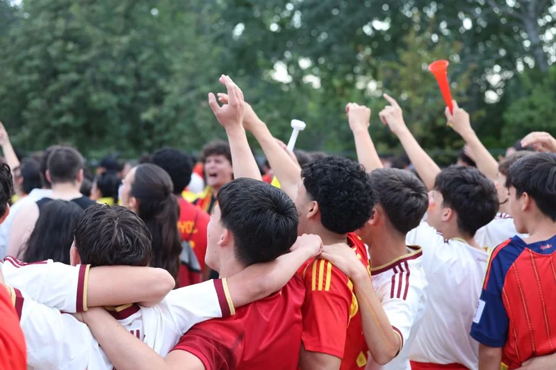 Argentina sigue, España regresa