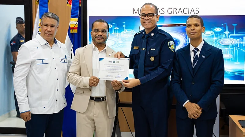 ITLA entrega primera certificación en Inteligencia Artificial al alto mando de la Policía Nacional
