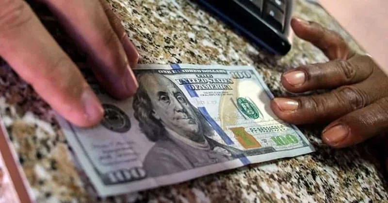 Economista citan factores que inciden en la reducción en la tasa de cambio del dólar