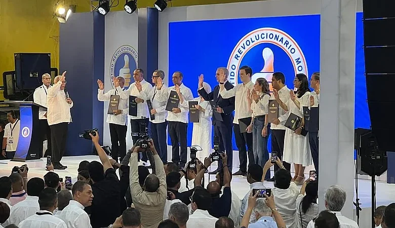 PRM juramenta a Abinader y nueva directiva para el periodo 2026-30