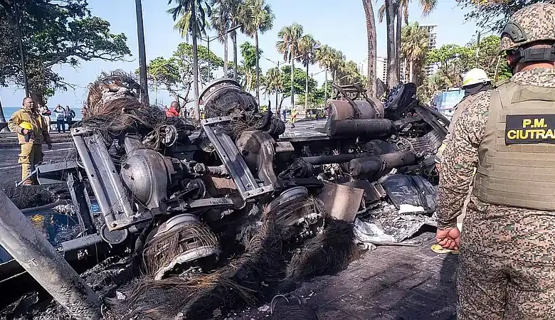 Dos muertos y caos vesicular por incendio de tanquero en la George Washington
