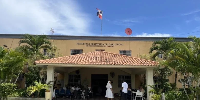 Promesa de Abinader sin cumplir: geriátrico en San Pedro de Macorís espera rampa para 50 adultos mayores