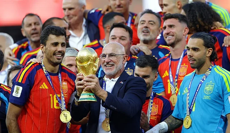 Balón de Oro 2026: cinco entrenadores compiten por el galardón; De la Fuente y Luis Enrique favoritos