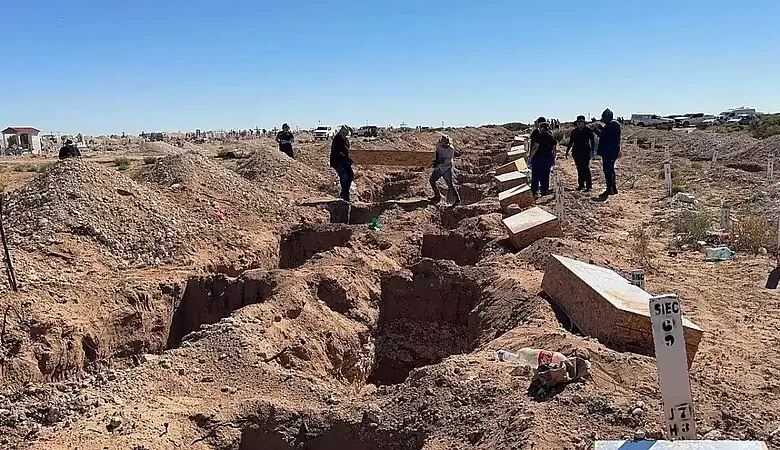 México sepulta 117 cuerpos sin identificar en Ciudad Juárez; autoridades priorizan identificación futura