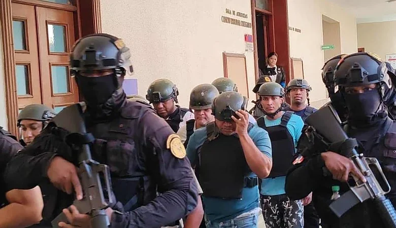 Justicia envía a juicio a coronel y otros por robo de municiones; condenan a implicado a prisión domiciliaria