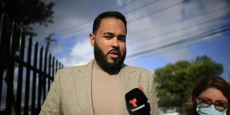 Justicia federal mantiene libertad supervisada de Raphy Pina hasta 2027
