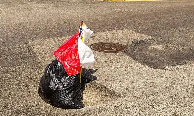 Fuga de agua en calle Buenaventura Freites: hundimiento pone en riesgo a conductores