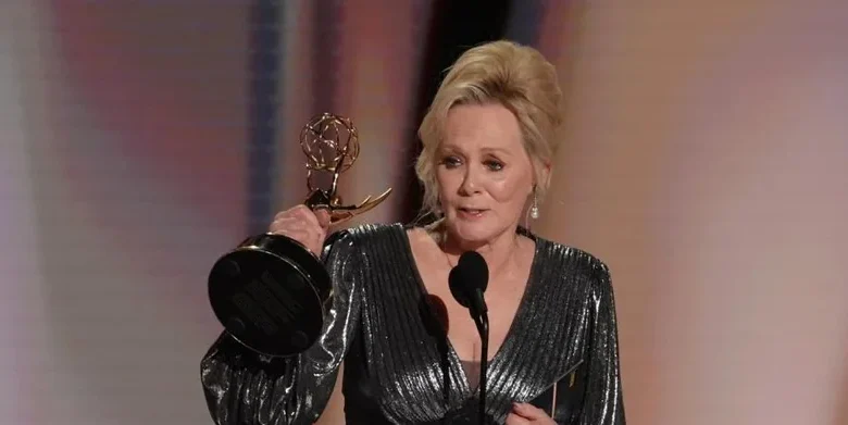 Jean Smart logra récord histórico en los Emmy con quinta victoria por 'Hacks'