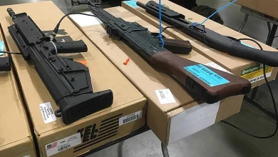 Policías escolares en California armadas con rifles y equipo militar incumplen ley de transparencia