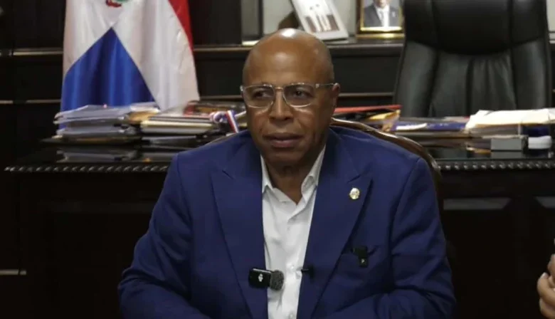 Pacheco califica de "delicado" proyecto para enseñar creole en escuelas y dice que lo evaluará