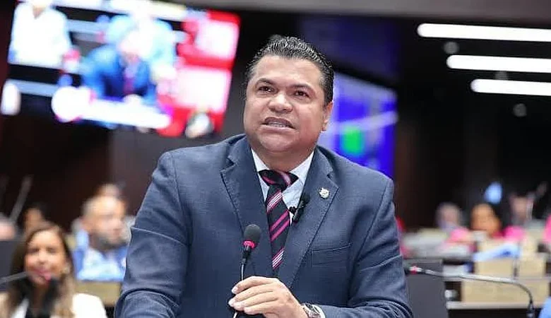 Crespo alerta fallas en señalización del Distrito Nacional y pide coordinación urgente