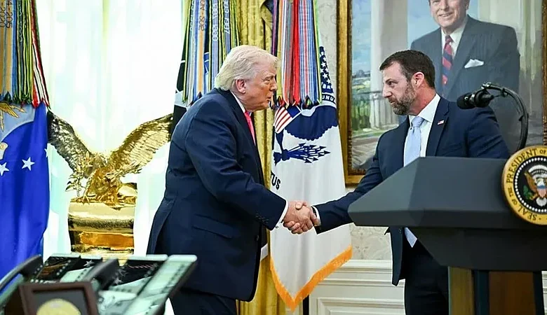 Markwayne Mullin asume como secretario de Seguridad de EE. UU. en sustitución de Kristi Noem