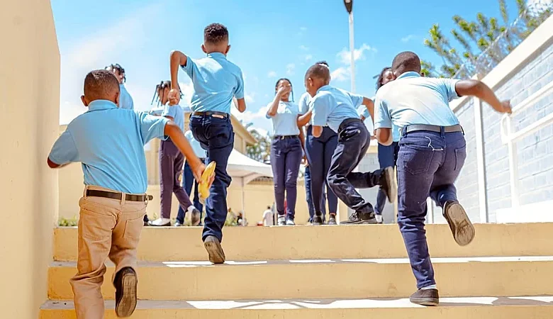 Padres suspenden docencia de tercero a sexto en Escuela Virgilio Peláez de Barahona