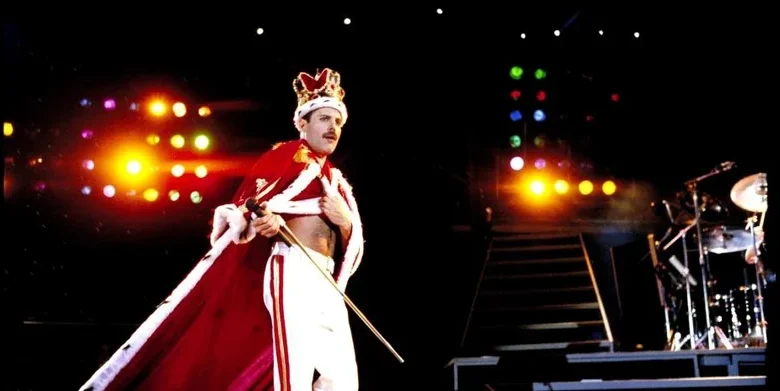 Subasta en Londres: piano de Freddie Mercury y guitarra de Oasis entre los lotes estelares