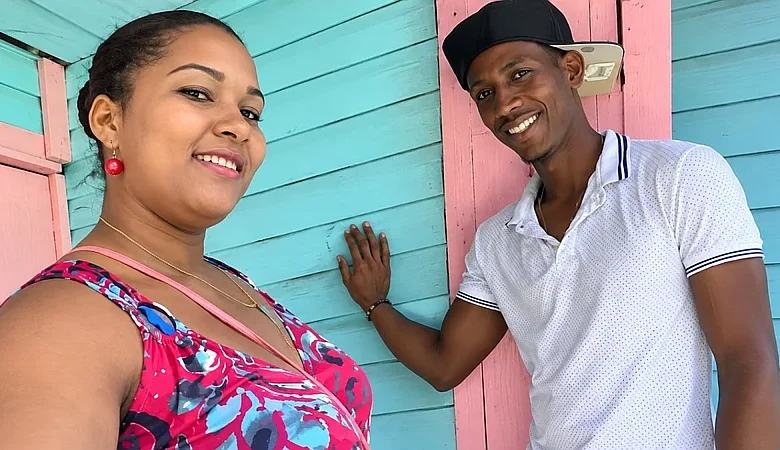 Mujer asesinada a machetazos en Bayaguana; una niña queda en orfandad