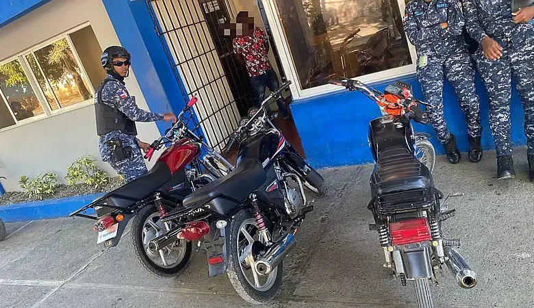 Policía ocupa armas y recupera motocicletas en operativos en Santo Domingo Norte
