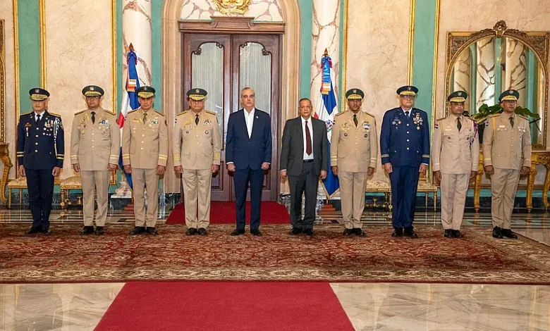Abinader juramenta a los nuevos comandantes del Ejército, Fuerza Aérea y director de la Policía Nacional