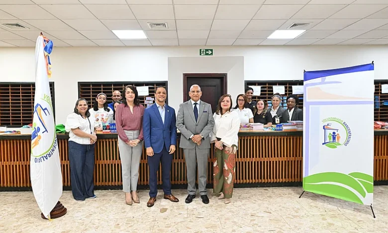 Voluntariado del Banco Central facilita compra de útiles escolares a empleados y pensionados