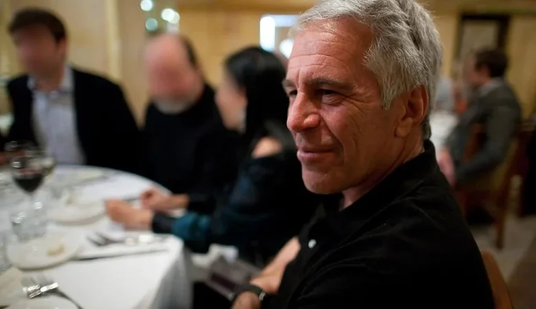 Jeffrey Epstein pagó para obtener "trato especial" en cárcel en Florida, según asistente