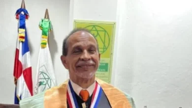 Adalberto Arias propone rescate integral de las Dunas de Baní, al ingresar a la Academia de Ciencias