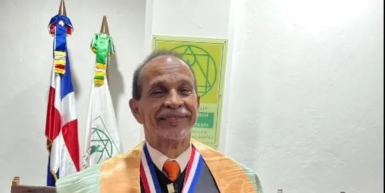 Adalberto Arias propone rescate integral de las Dunas de Baní, al ingresar a la Academia de Ciencias