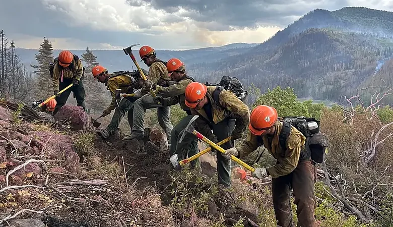 Mueren tres bomberos mientras combatían incendios forestales entre Utah y Colorado