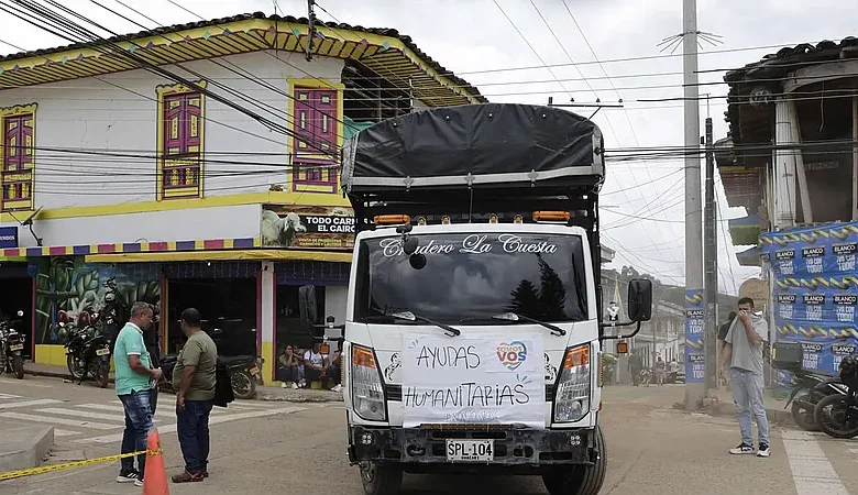 VIDEO | Los vehículos de 'Ayuda humanitaria' toman las carreteras de Colombia ante la tragedia