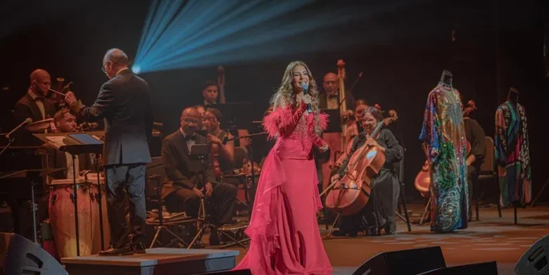 Lena Burke le celebra un carnaval a Celia Cruz
