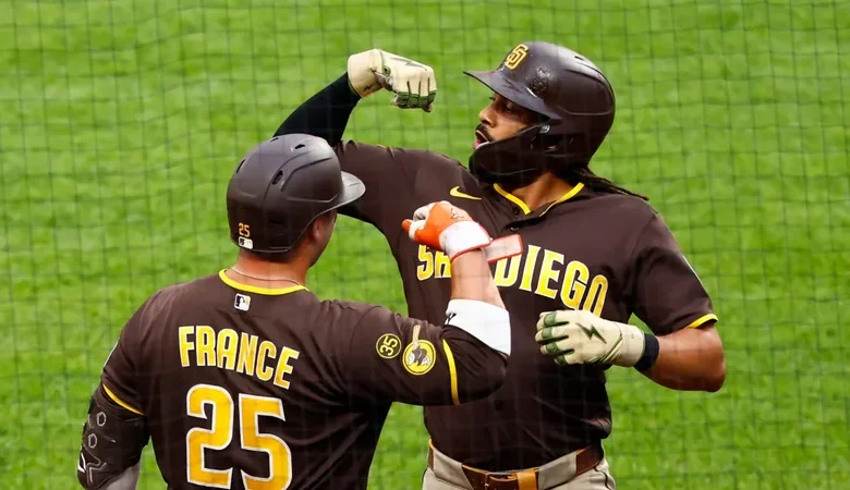 Fernando Tatis Jr. castiga a los lanzadores con hermética noche de dos jonrones