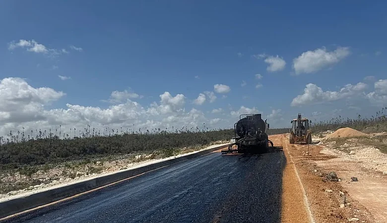 Avanzan a ritmo acelerado trabajos de autovía de cuatro carriles hacia Pedernales