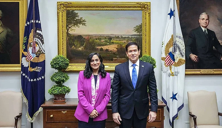 Rubio recibe a canciller canadiense después de que Trump aplazara el arancel del 50 %
