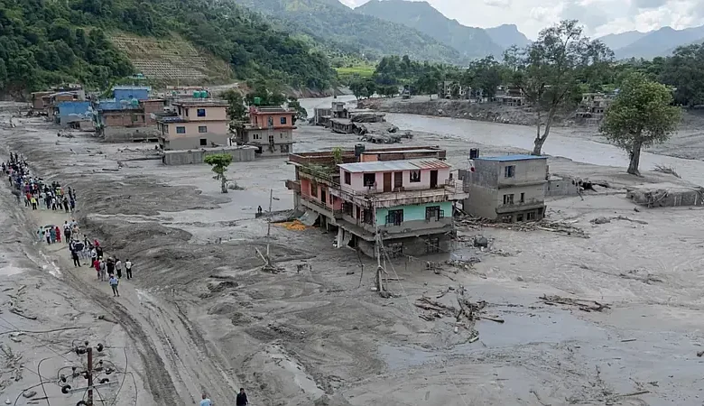 Suben los muertos en desastre en frontera entre Nepal y China mientras un lago plantea nueva amenaza