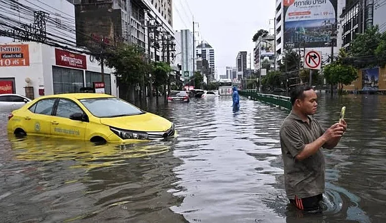 Tailandia declara estado de desastre en los 50 distritos de la ciudad en medio de graves inundaciones
