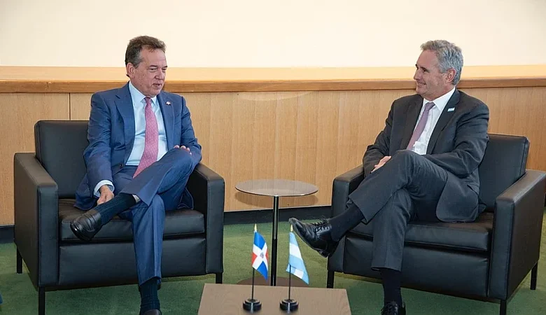 República Dominicana y Argentina firman acuerdo para ampliar la conectividad aérea