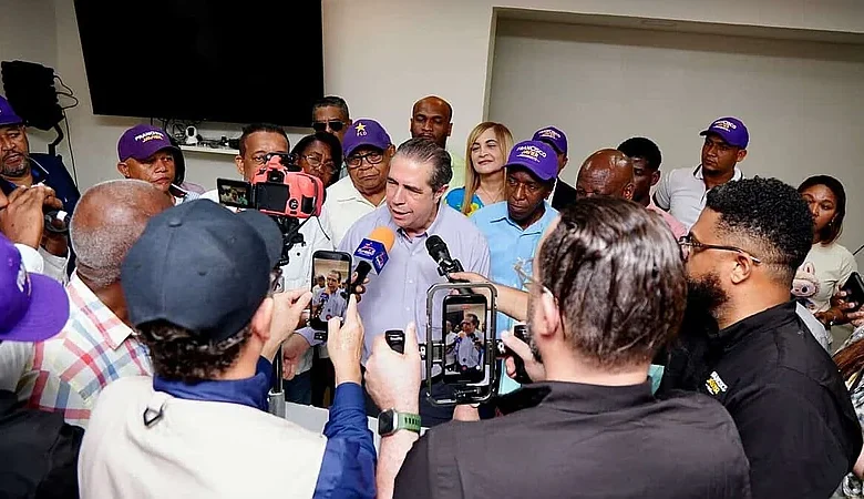 Francisco Javier afirma que a algunos aspirantes del PLD les "cogió la noche" para consulta de octubre