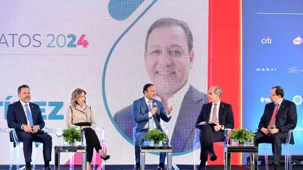 Abel Martínez describe ante empresarios las penurias del trabajador dominicano