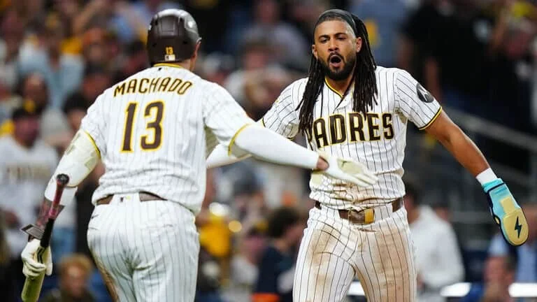 Tatis Jr. y Machado guían paliza de Padres 8-0 sobre Cubs en apertura de playoffs