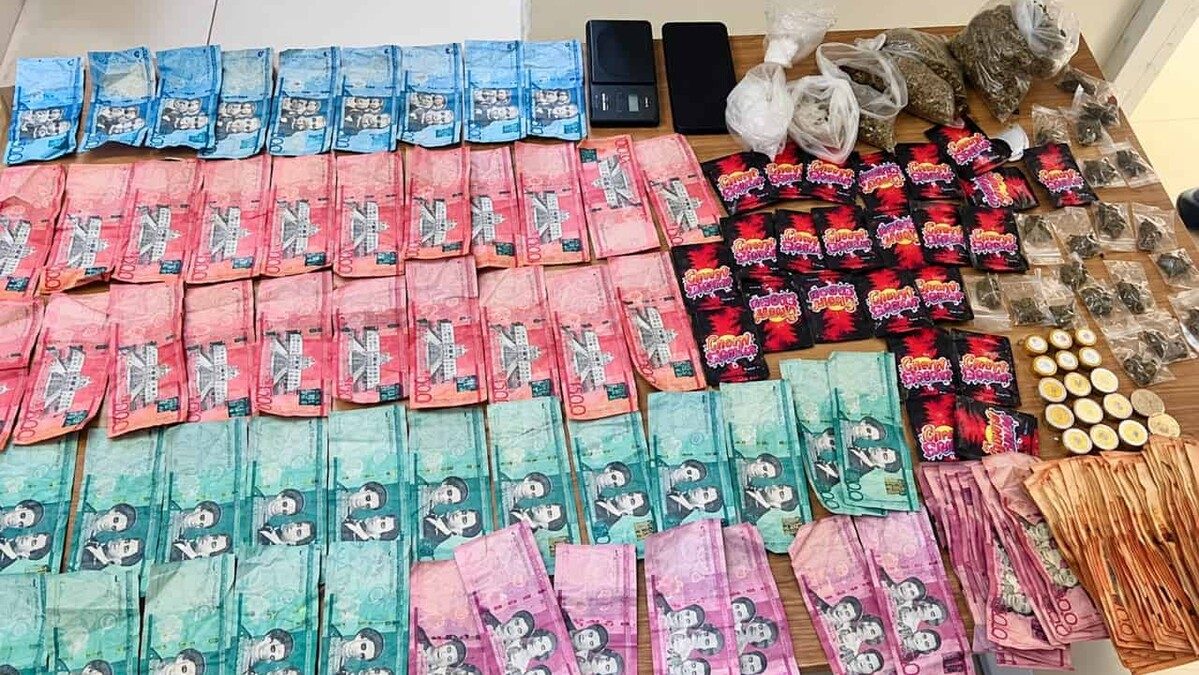 Apresan a dos hombres en Vicente Noble; ocupan más de RD$100,000 y 182 gramos de drogas