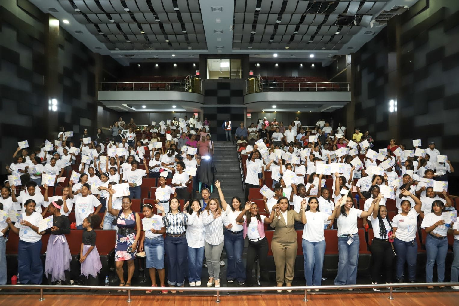 179 adolescentes de Barahona culminan el programa Clubes de Chicas