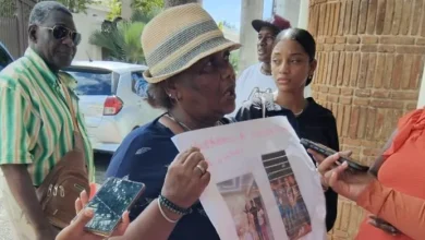 Familiares de dominicanos protestan frente a embajada rusa para que retiren sus hijos de la guerra