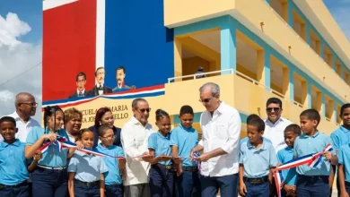 Abinader entrega dos escuelas en Santo Domingo Este y Norte con 42 aulas y capacidad para 1,465 estudiantes