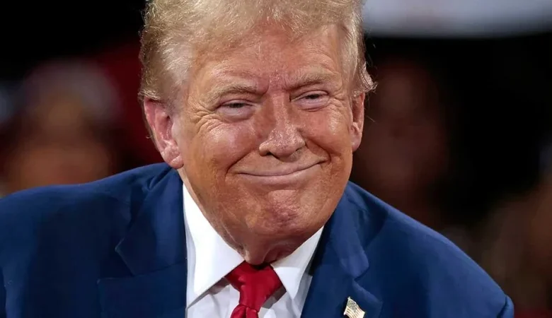 Familias de bajos recursos demandan a Trump por prohibir cobertura de terapia de género bajo Medicaid
